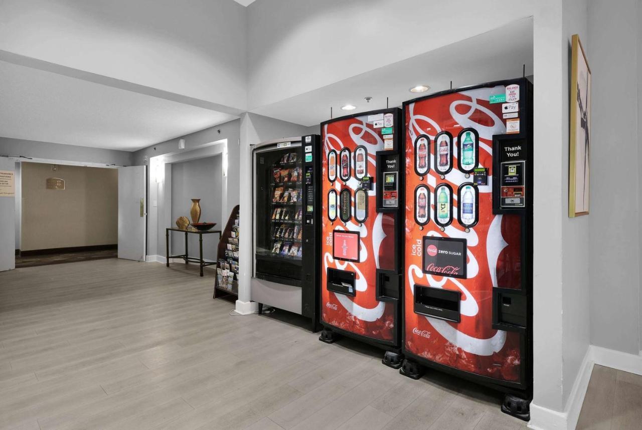 Ramada By Wyndham I-95 By Butler Blvd Hotel Jacksonville