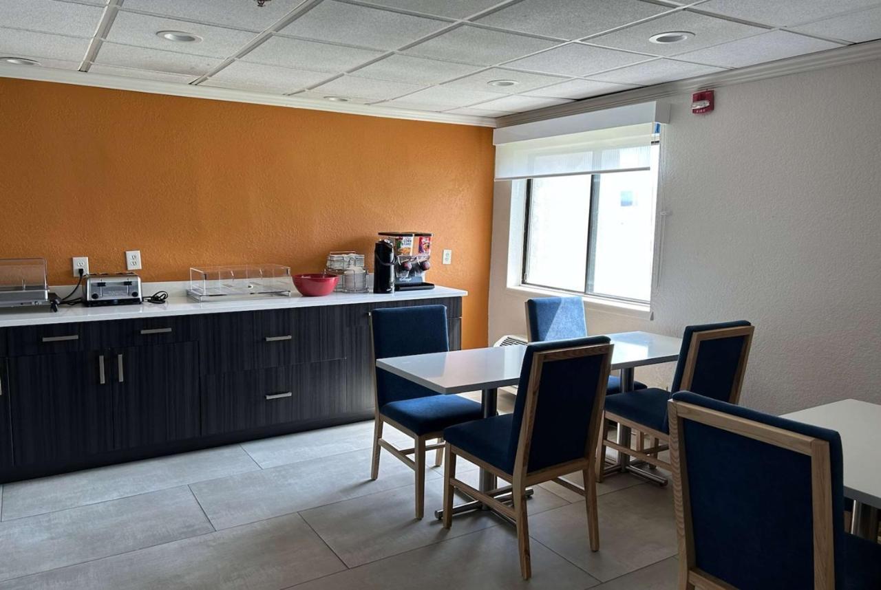 Hotel La Quinta By Wyndham Orlando South 3*