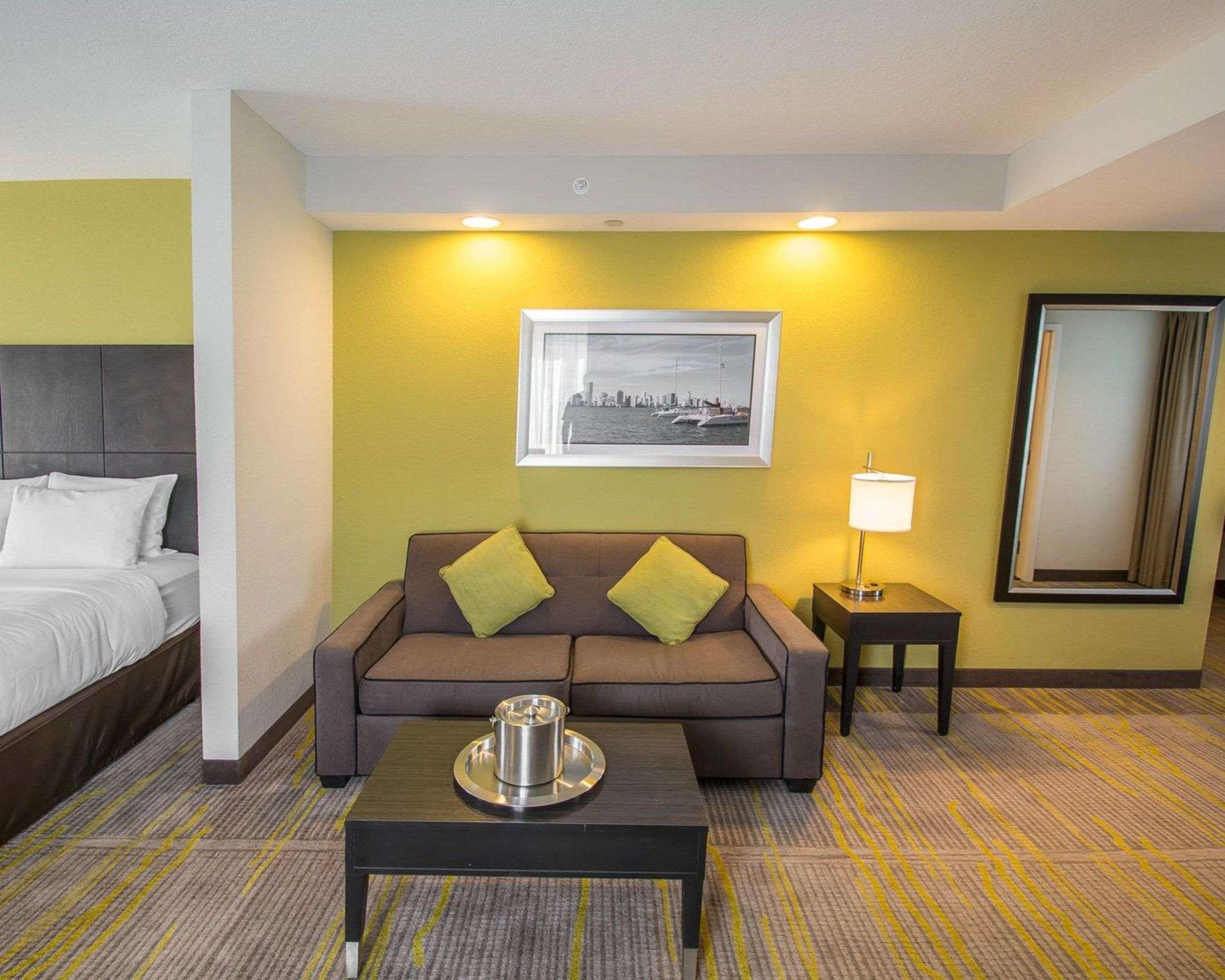 Hotel Comfort Miami Airport North 3*