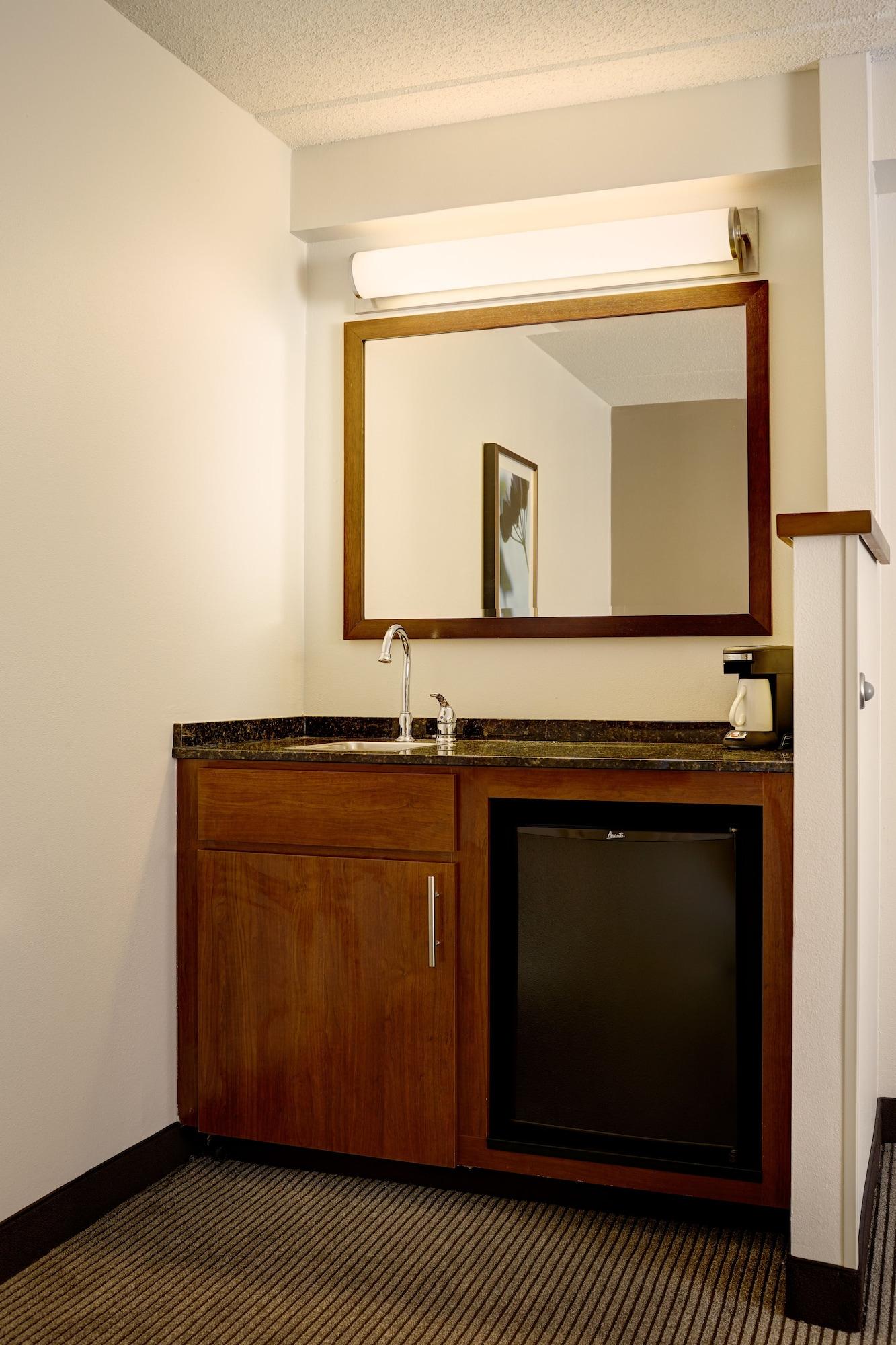 Hyatt Place Airport Hotel 3*