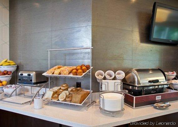 Comfort Miami Airport North 3*