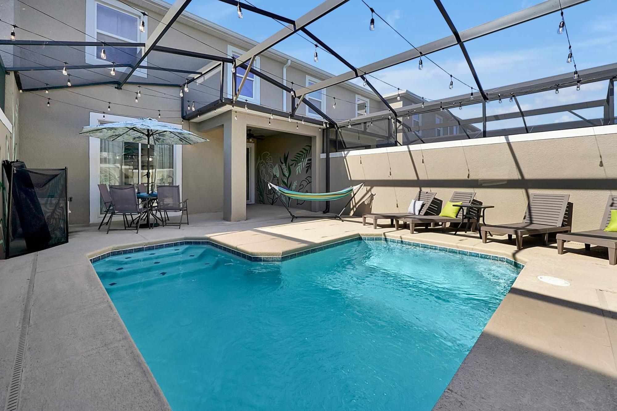 Storey Escape W/ Pool, Games & Water Park Holiday home