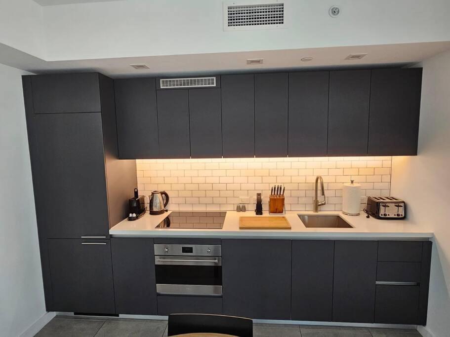Apartment Downtown Elegance. 17th Floor Yotelpad