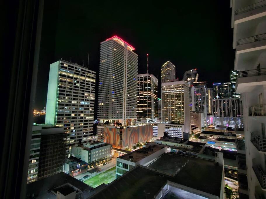 Downtown Elegance. 17th Floor Yotelpad Apartment