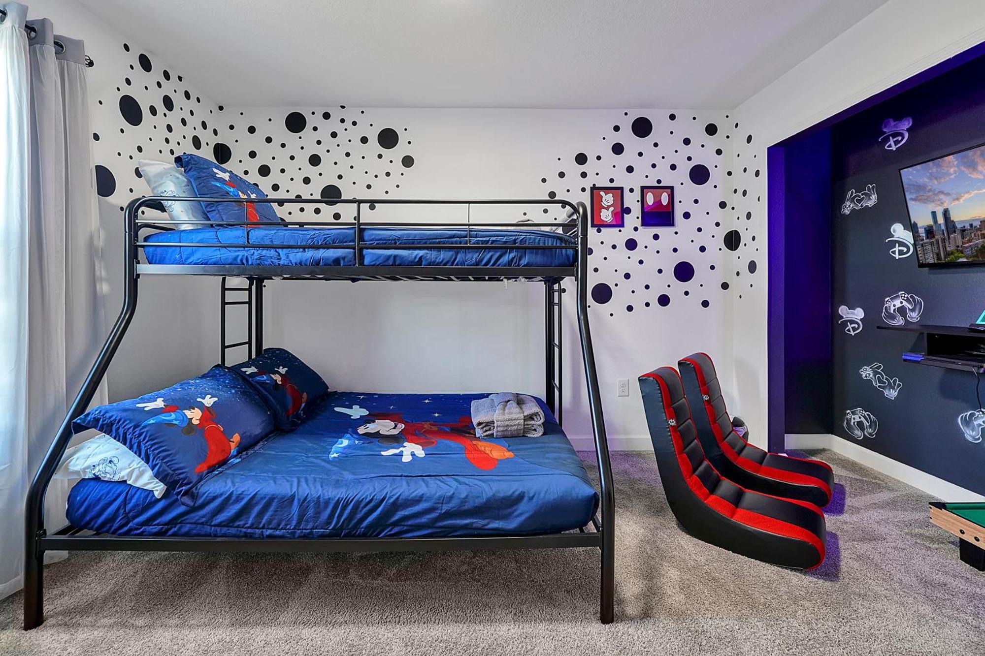 Storey Escape W/ Pool, Games & Water Park Holiday home