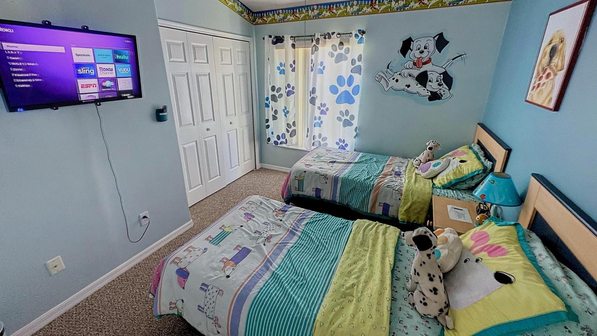 Mickeys Movie House, 2 Masters, Pool And Spa Holiday home