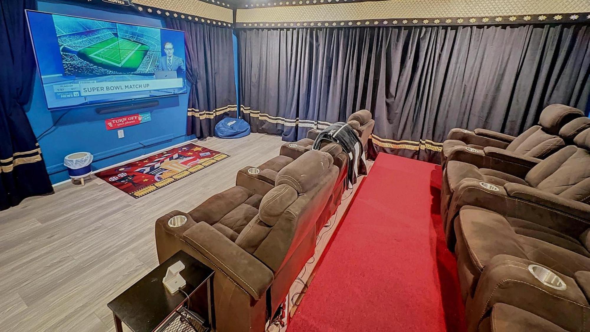 Holiday home Mickeys Movie House, 2 Masters, Pool And Spa