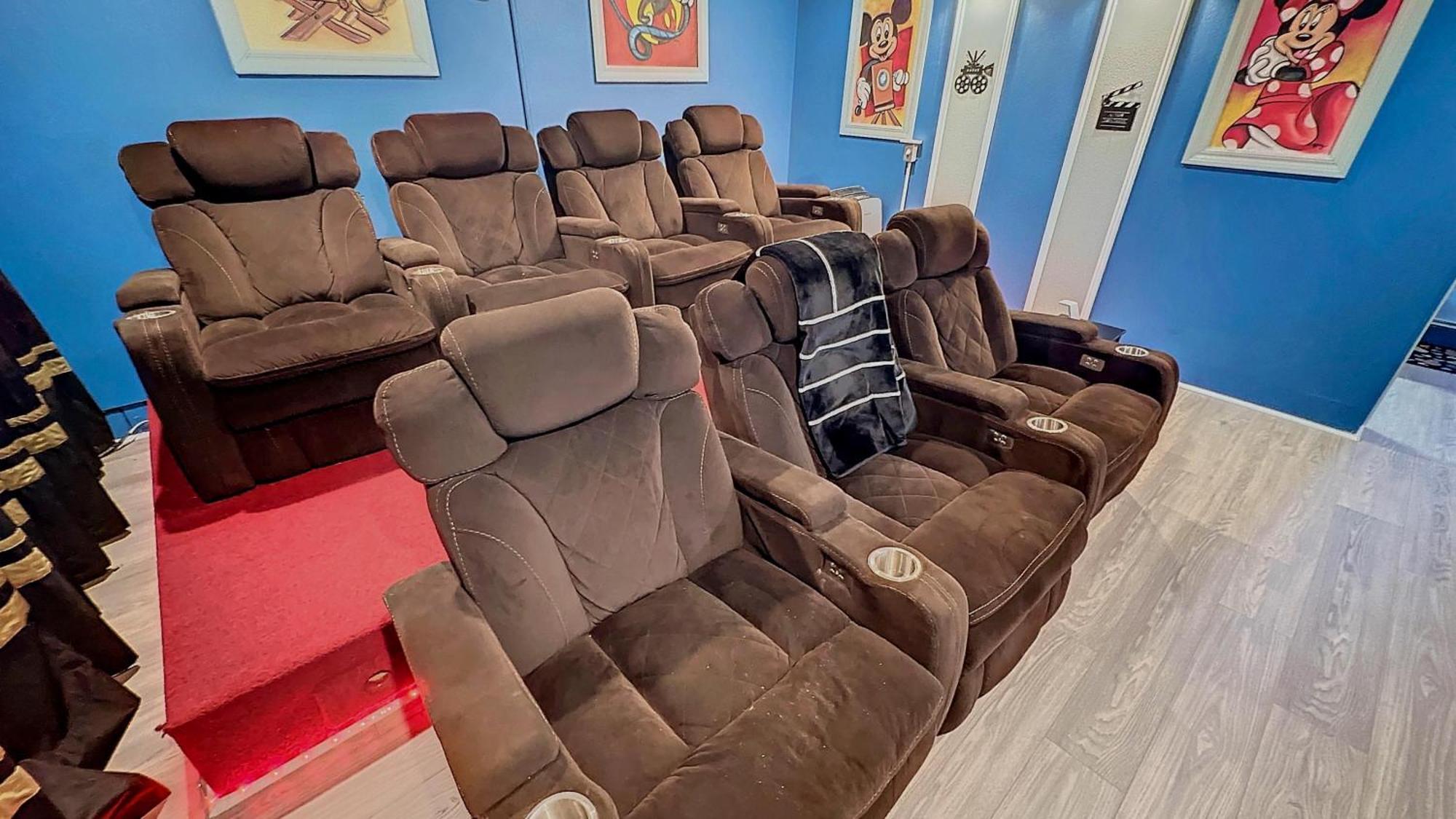 Mickeys Movie House, 2 Masters, Pool And Spa