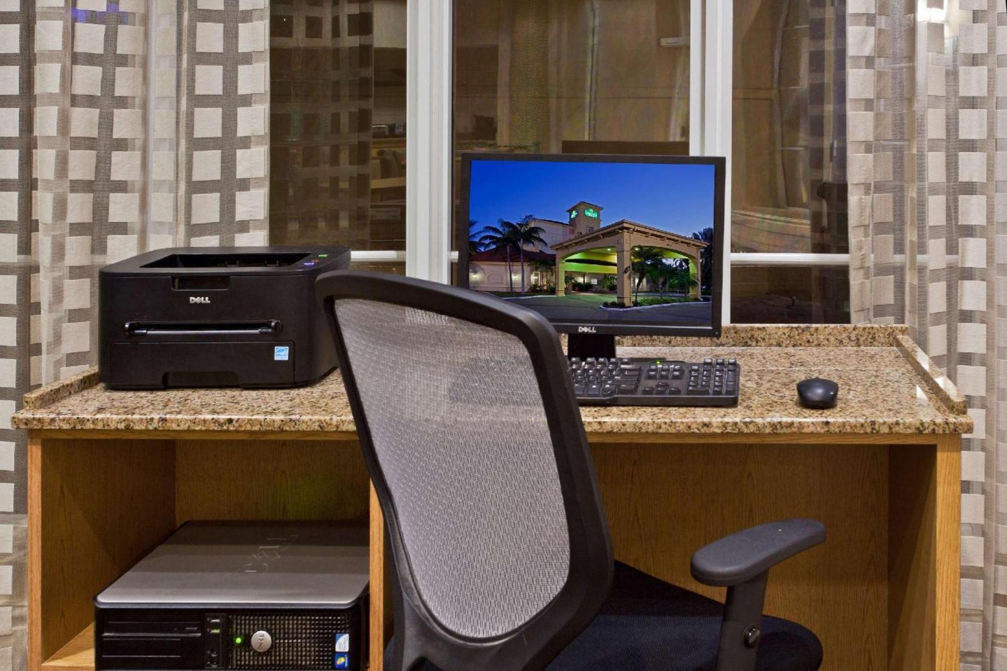 La Quinta By Wyndham Miami Airport West 3*