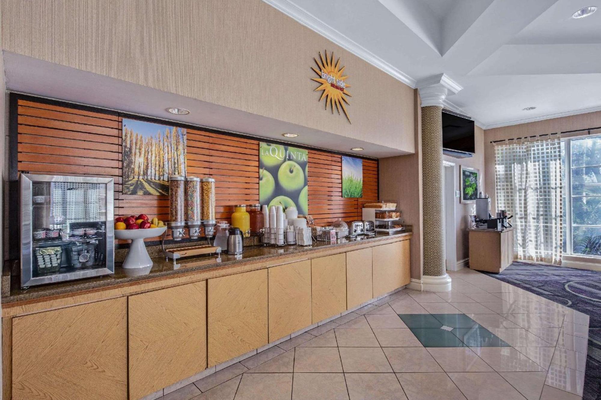 Hotel La Quinta By Wyndham Miami Airport West