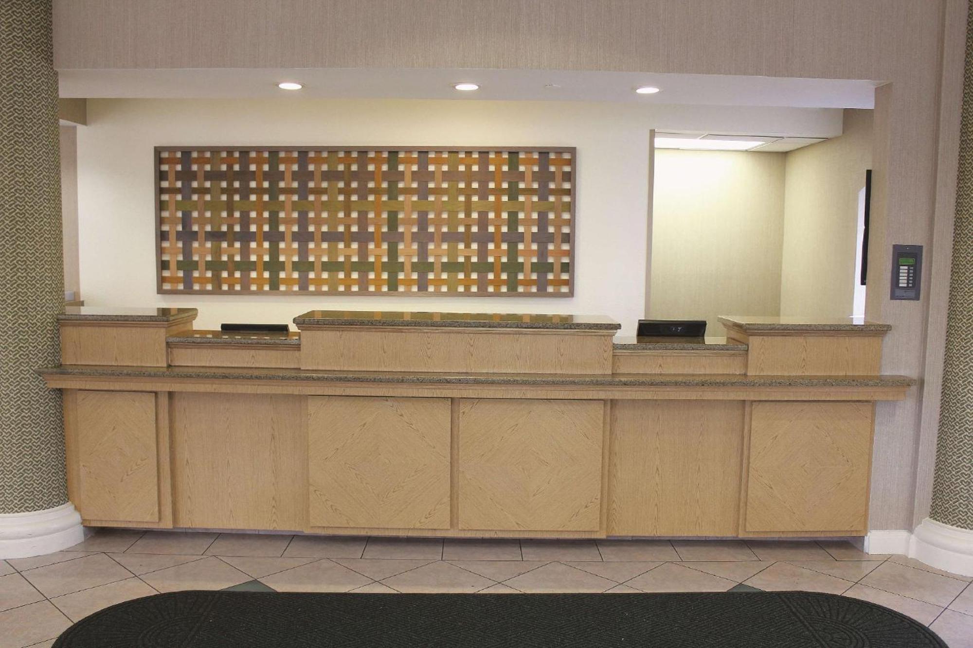 Hotel La Quinta By Wyndham Miami Airport West