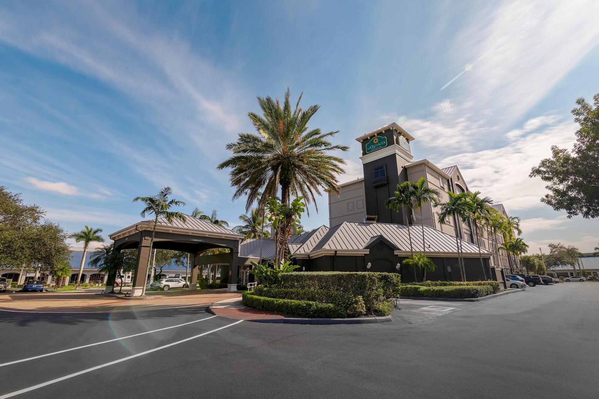 Hotel La Quinta By Wyndham Miami Airport West