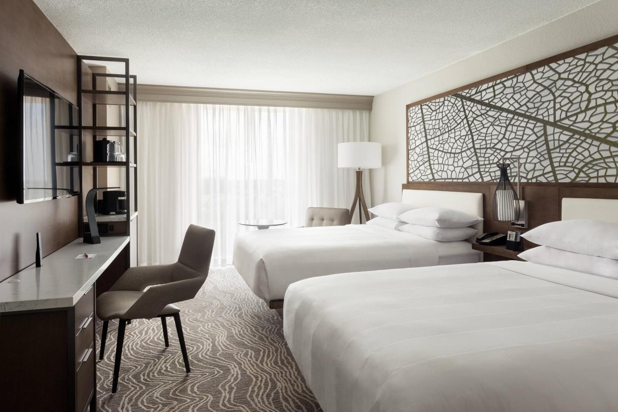 Marriott Airport Lakeside 4*