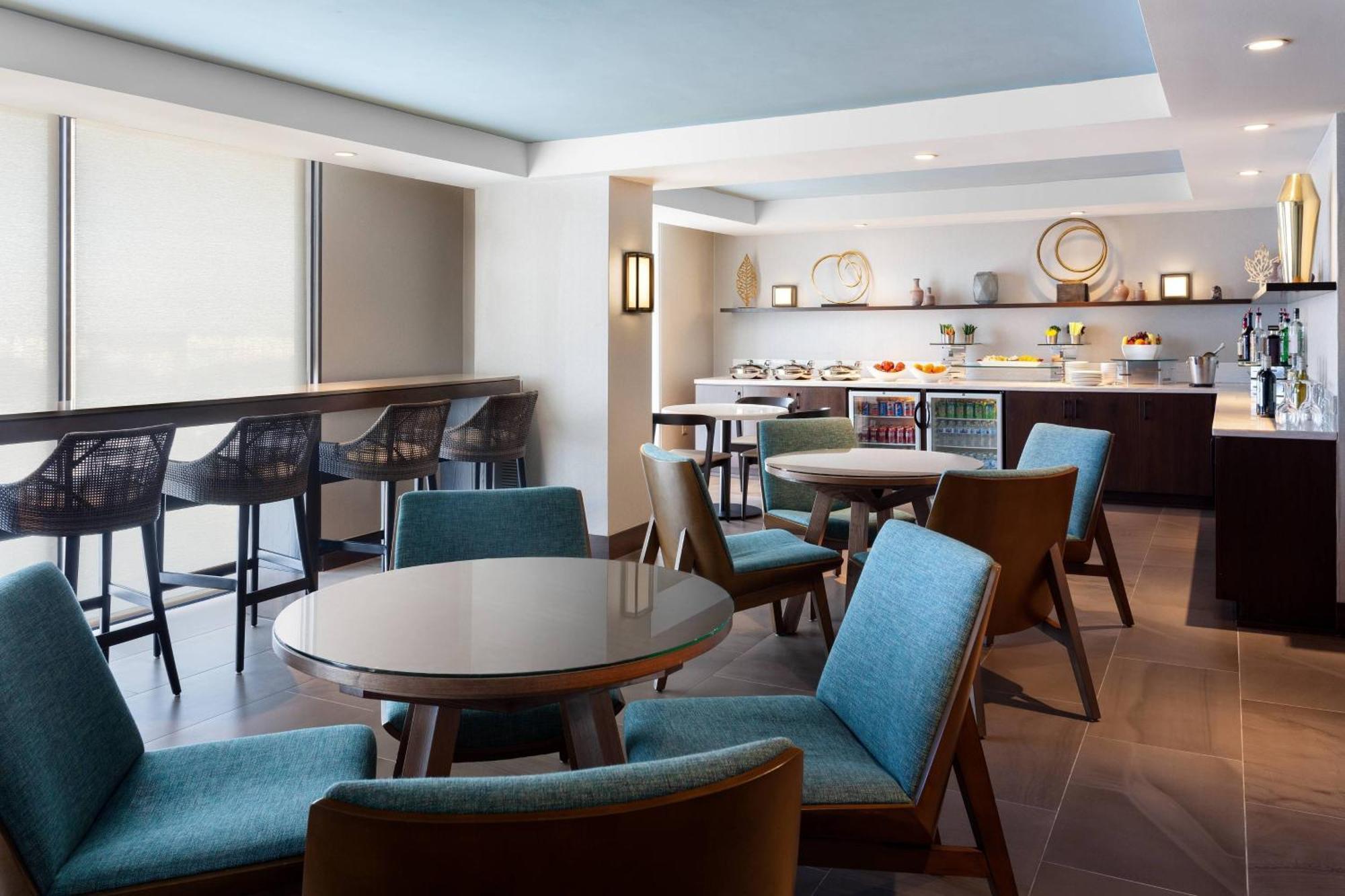 Marriott Airport Lakeside 4*