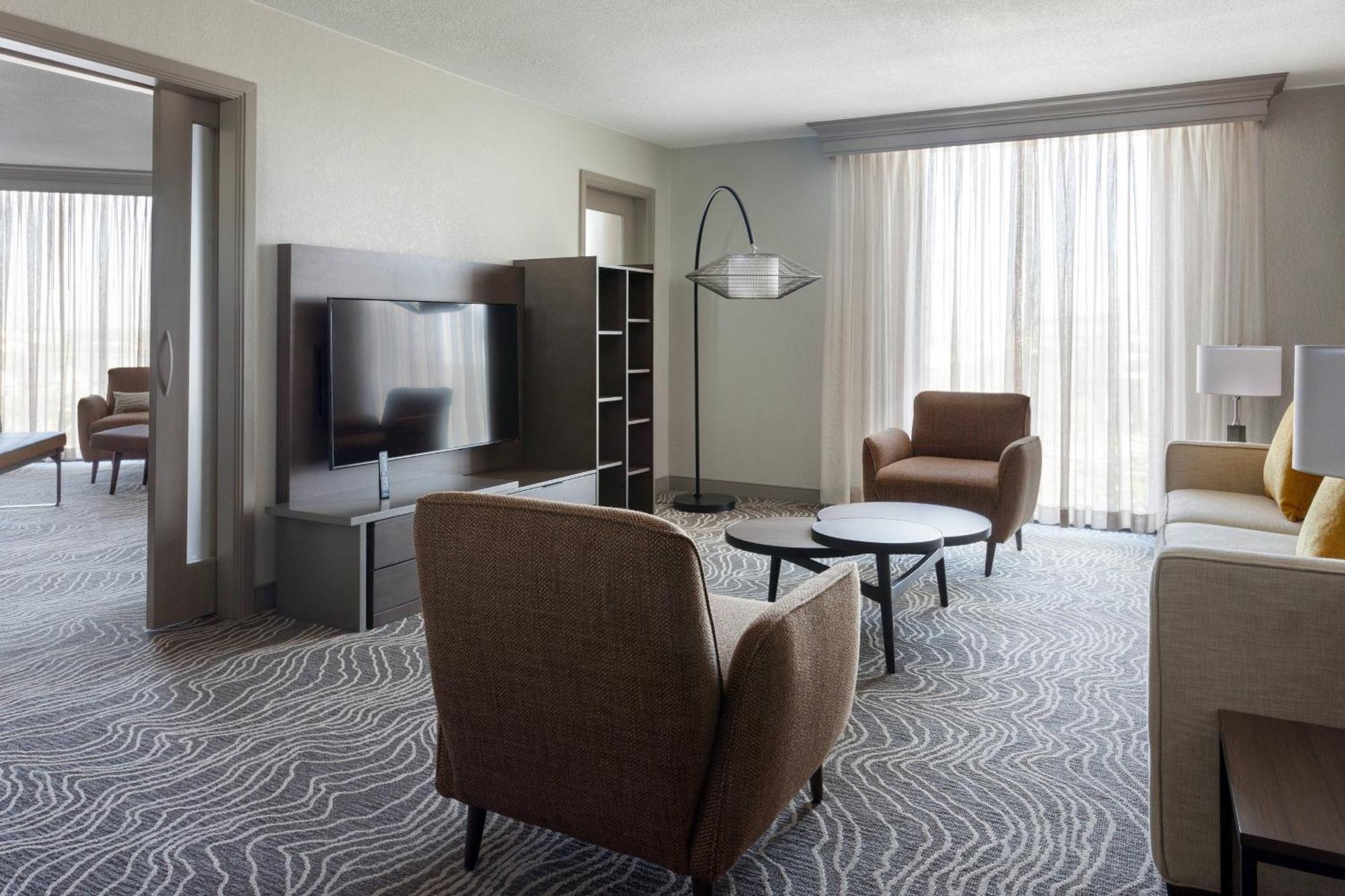 Hotel Marriott Airport Lakeside 4*