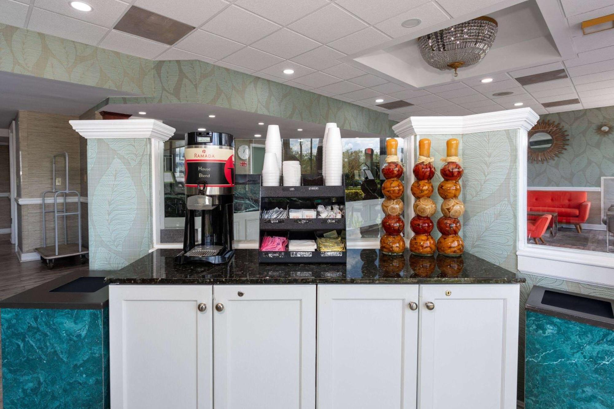 Ramada By Wyndham Near I-4 Altamonte Springs