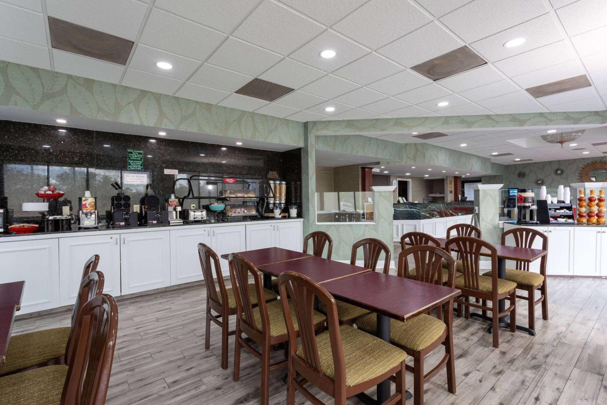 Ramada By Wyndham Near I-4 Hotel