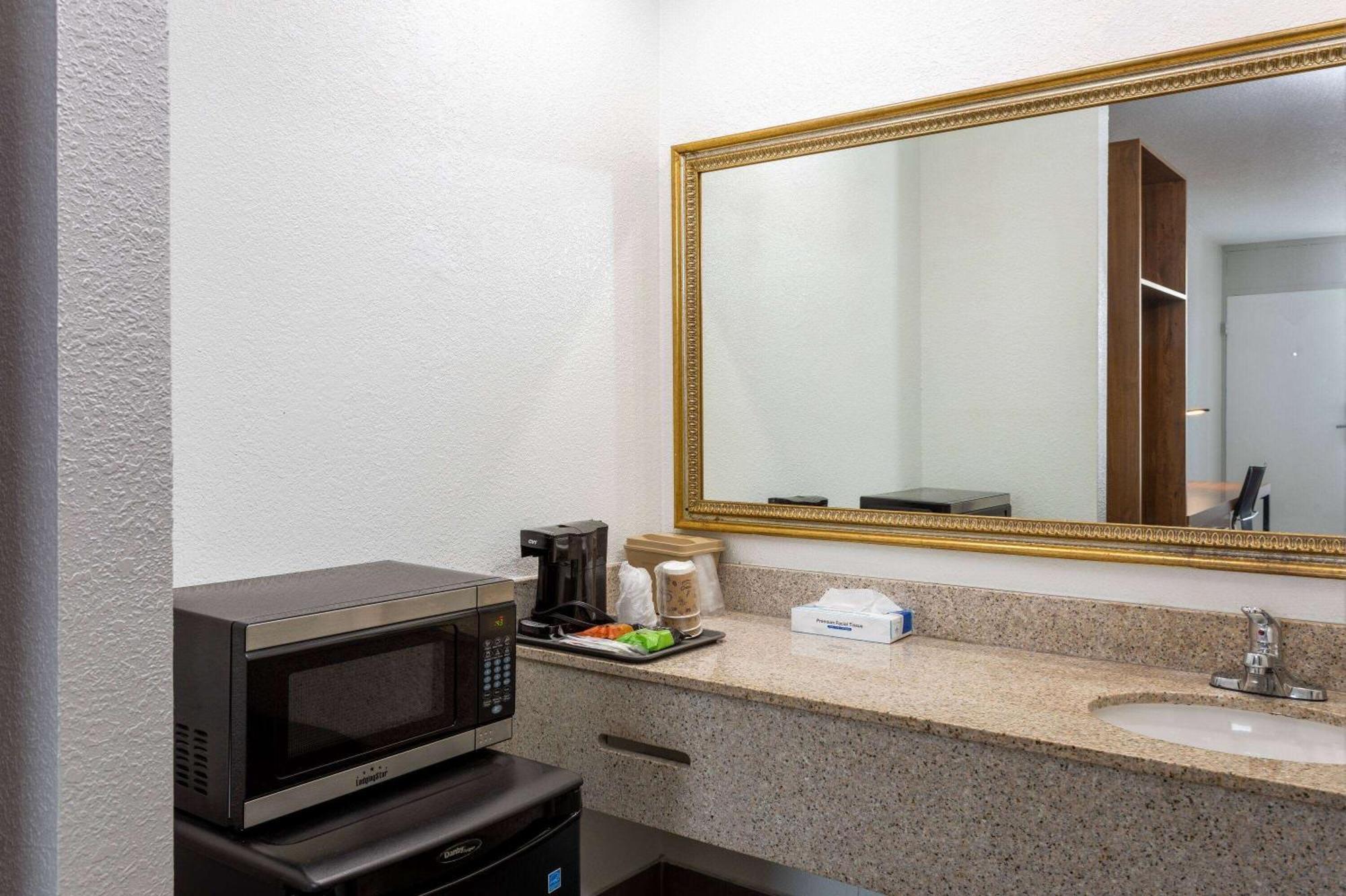 Ramada By Wyndham Near I-4 Hotel 3*