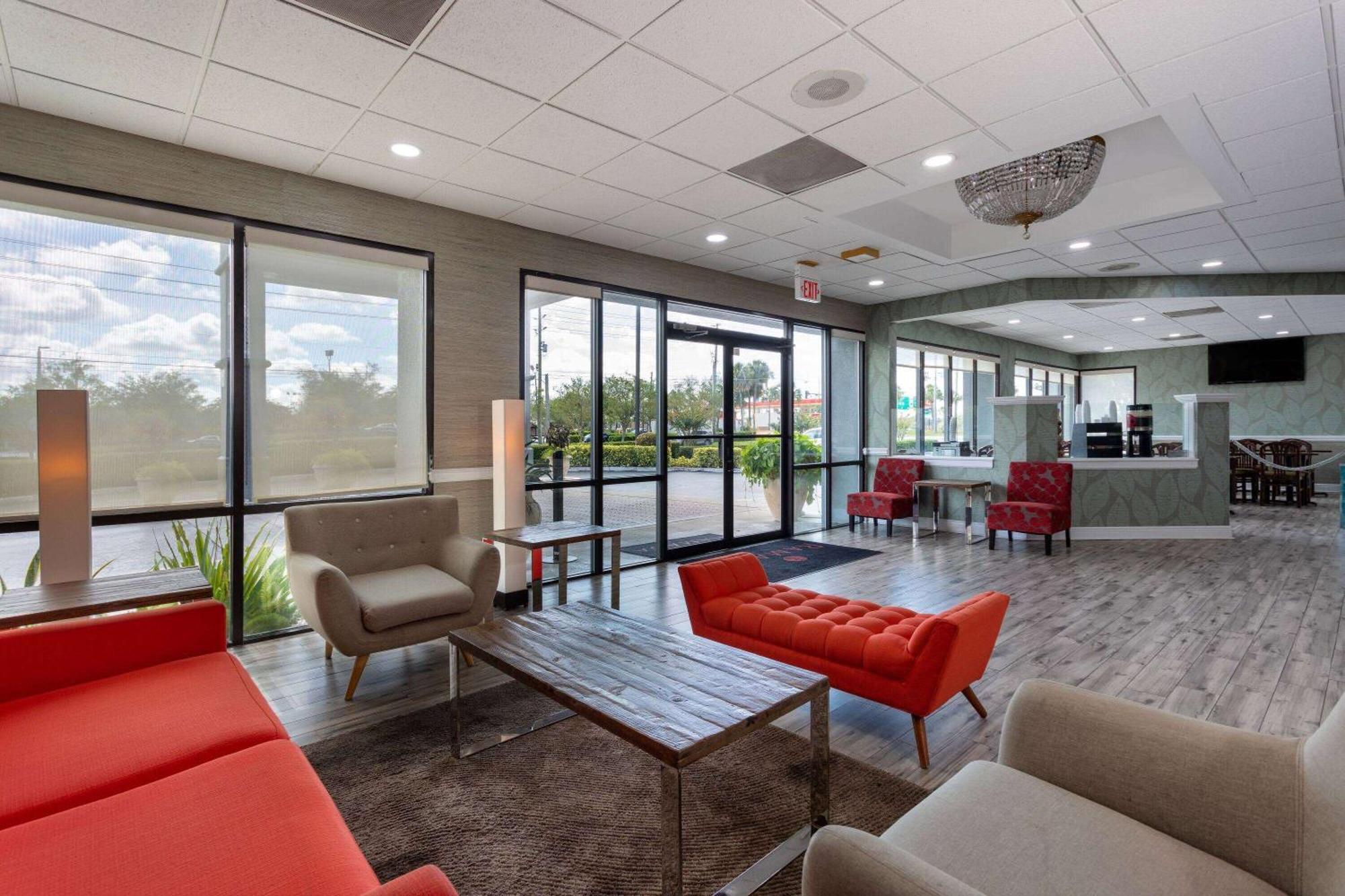 Ramada By Wyndham Near I-4 3*