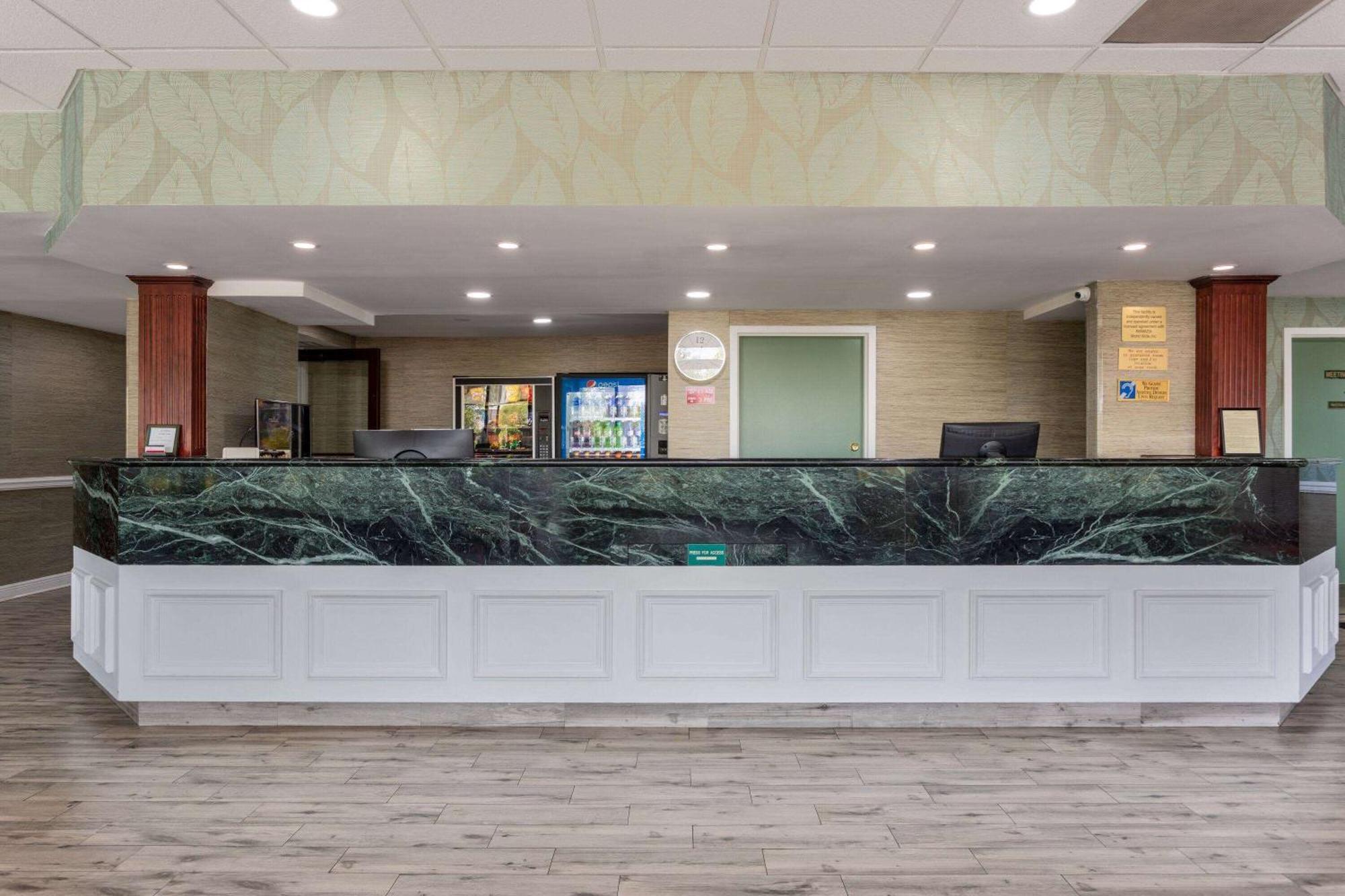 Ramada By Wyndham Near I-4 Hotel 3*