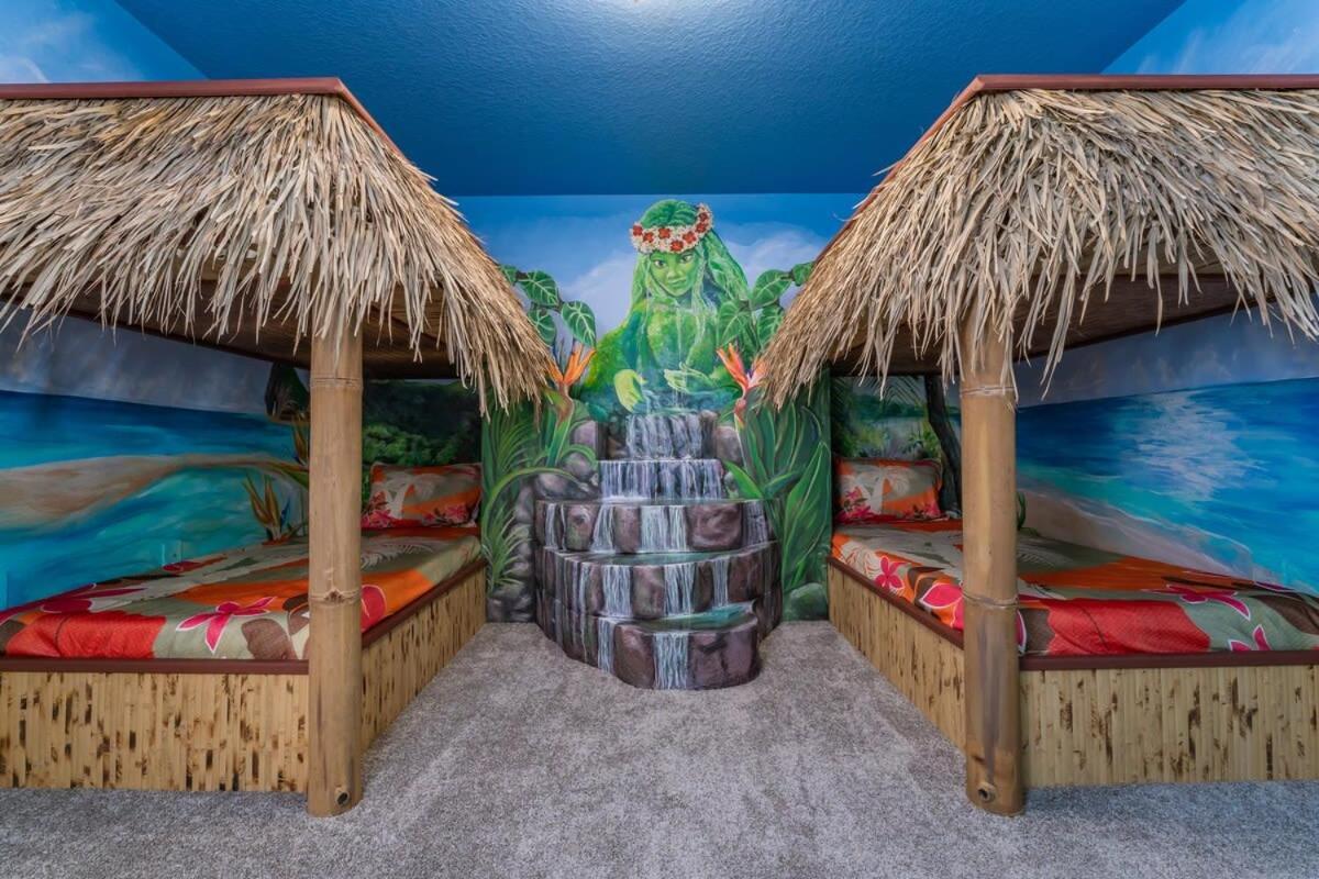 Amazing 8br W Theme Rms Game Theater * Kissimmee
