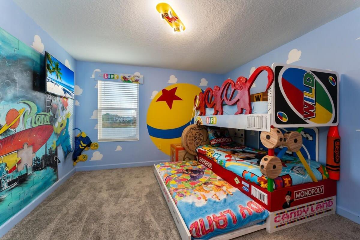 Amazing 8br W Theme Rms Game Theater Holiday home Kissimmee