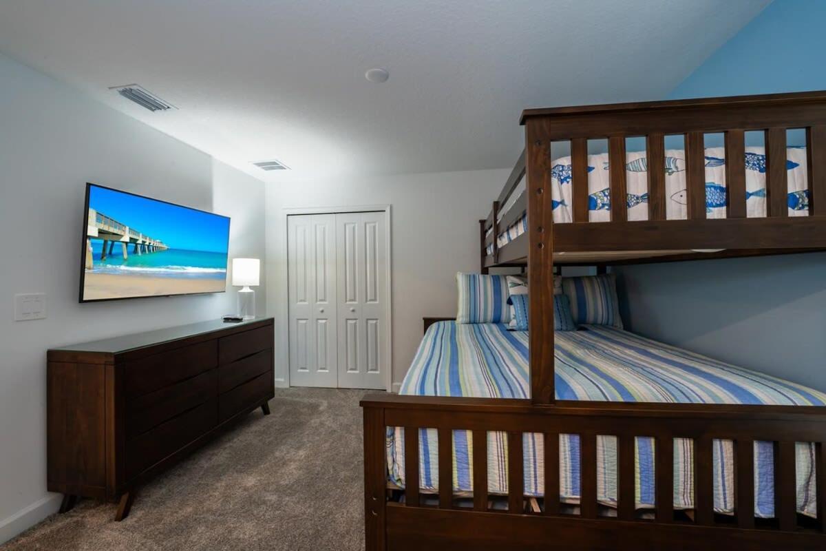 Amazing 8br W Theme Rms Game Theater Holiday home Kissimmee