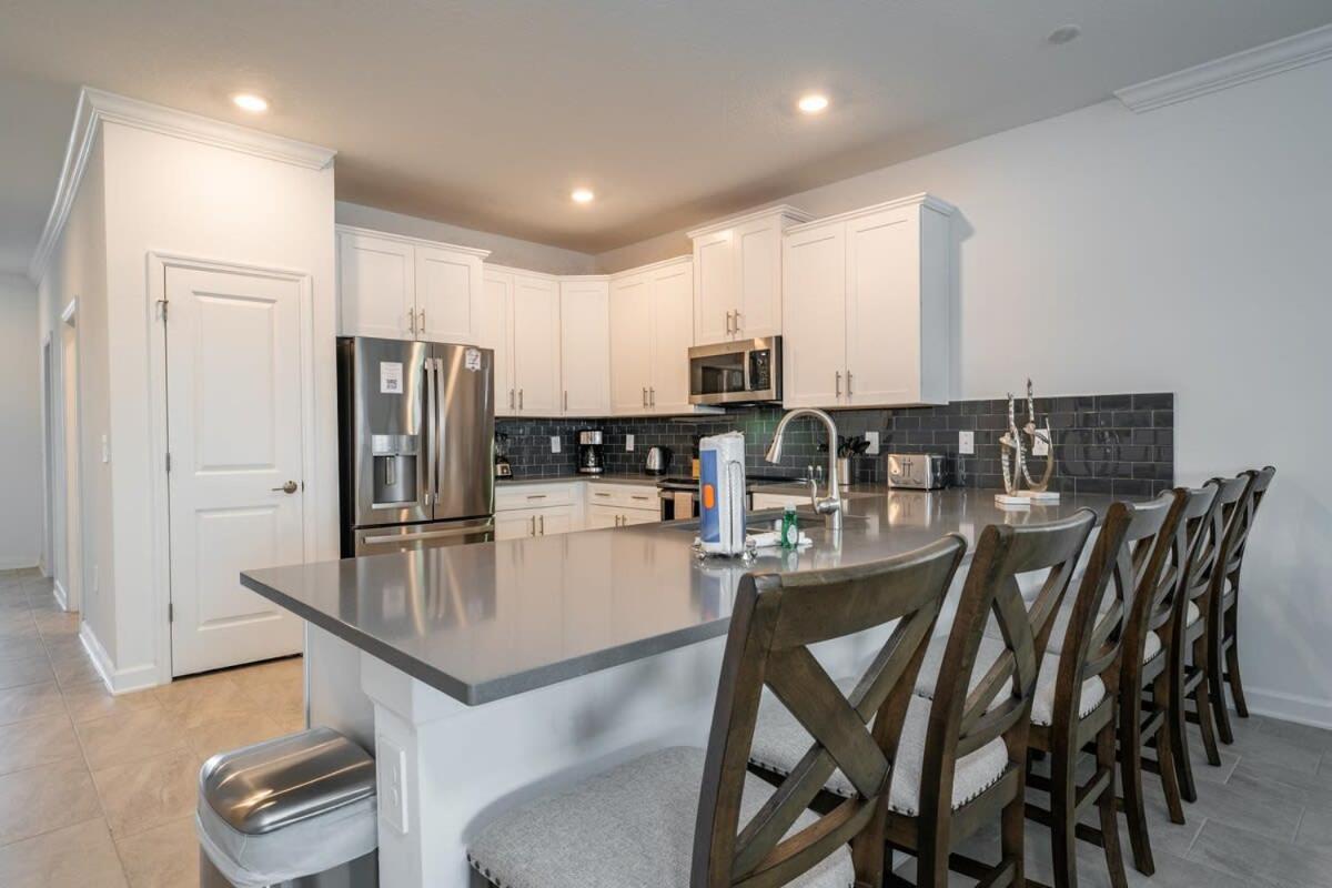 Holiday home Amazing 8br W Theme Rms Game Theater *