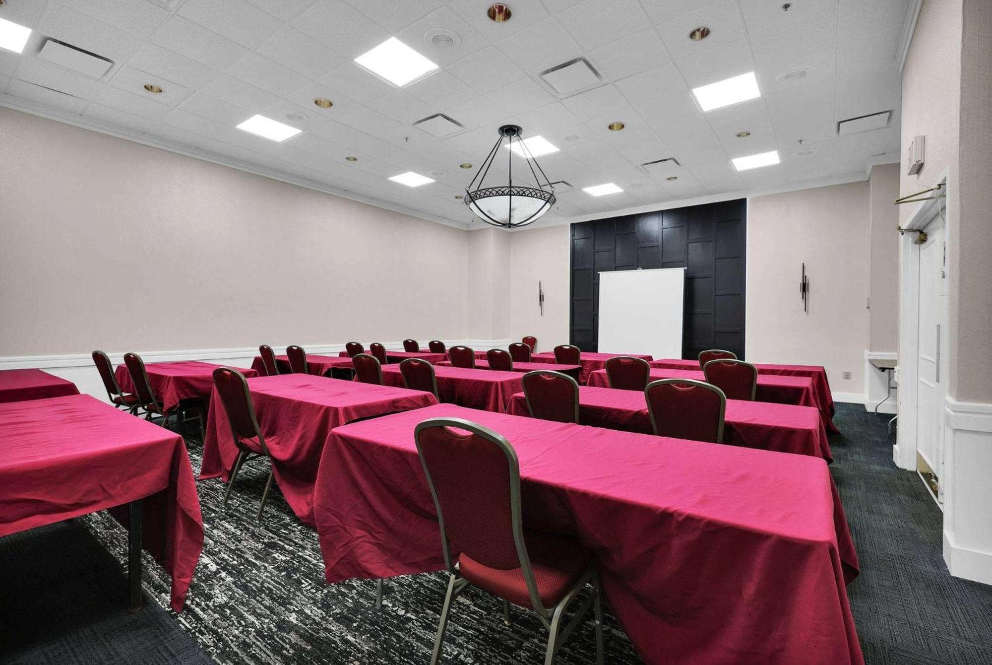 Hotel Ramada By Wyndham I-95 By Butler Blvd