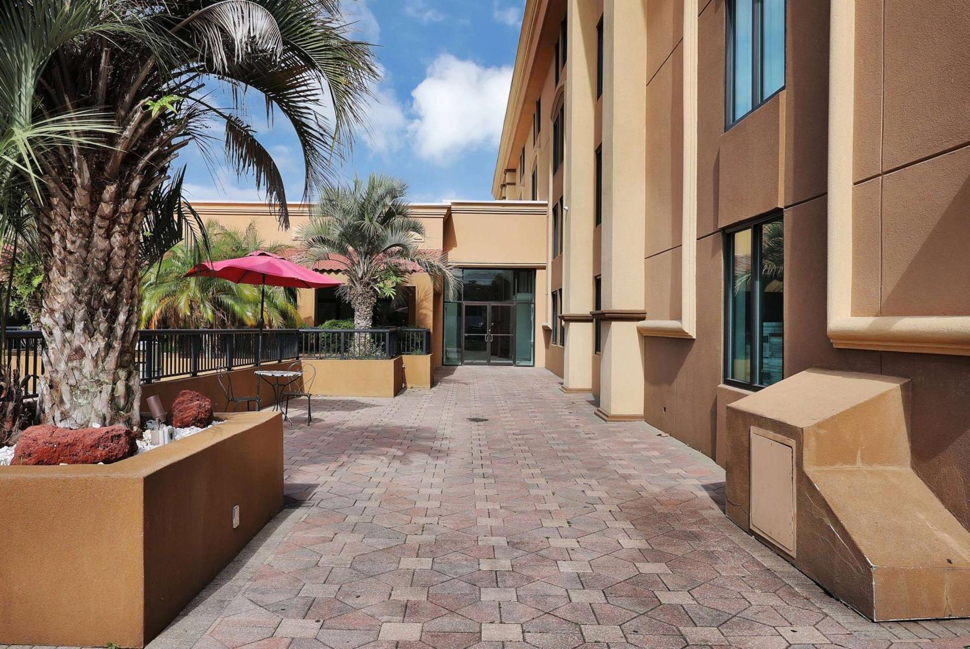 Ramada By Wyndham I-95 By Butler Blvd Hotel 3*