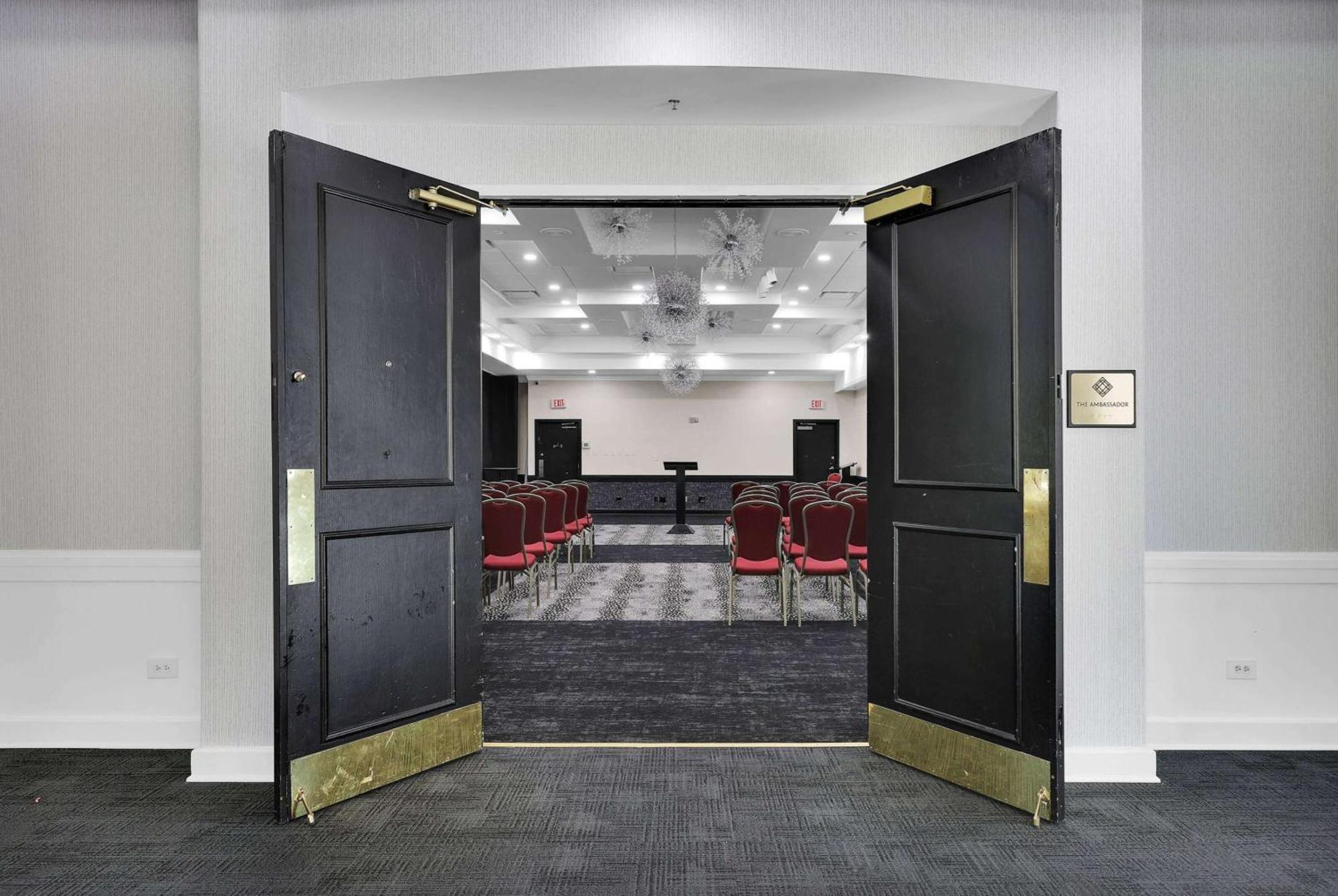 Ramada By Wyndham I-95 By Butler Blvd Hotel 3*