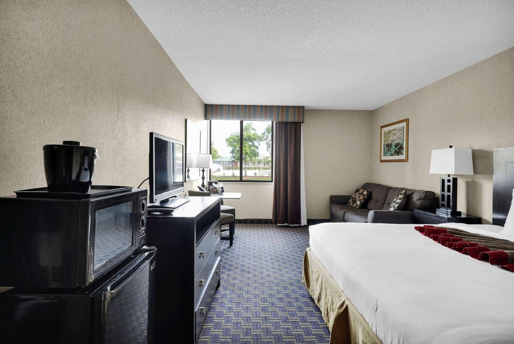 Ramada By Wyndham I-95 By Butler Blvd Jacksonville