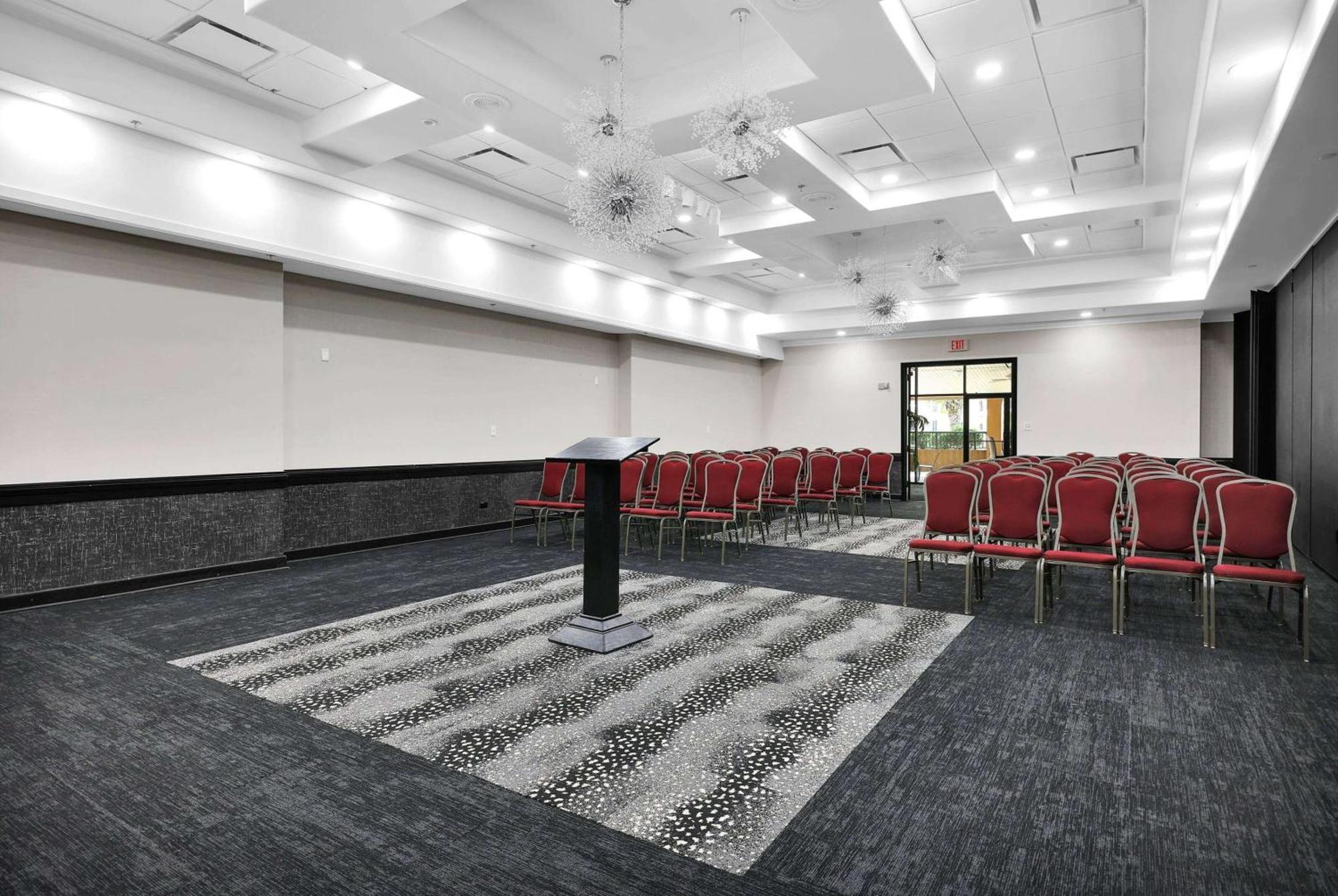 Ramada By Wyndham I-95 By Butler Blvd Hotel