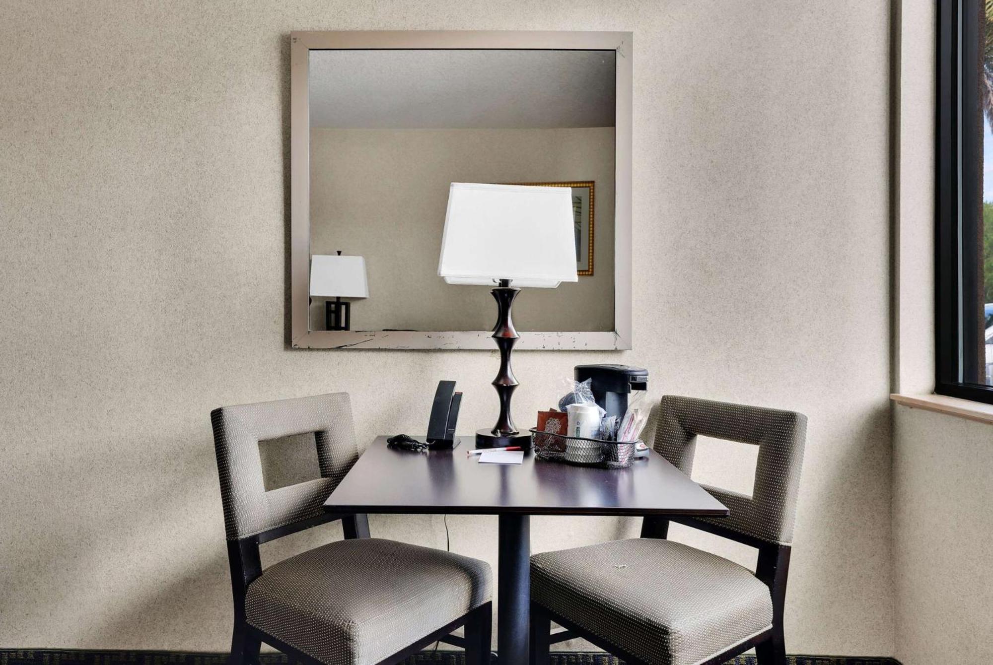 Ramada By Wyndham I-95 By Butler Blvd Hotel 3*