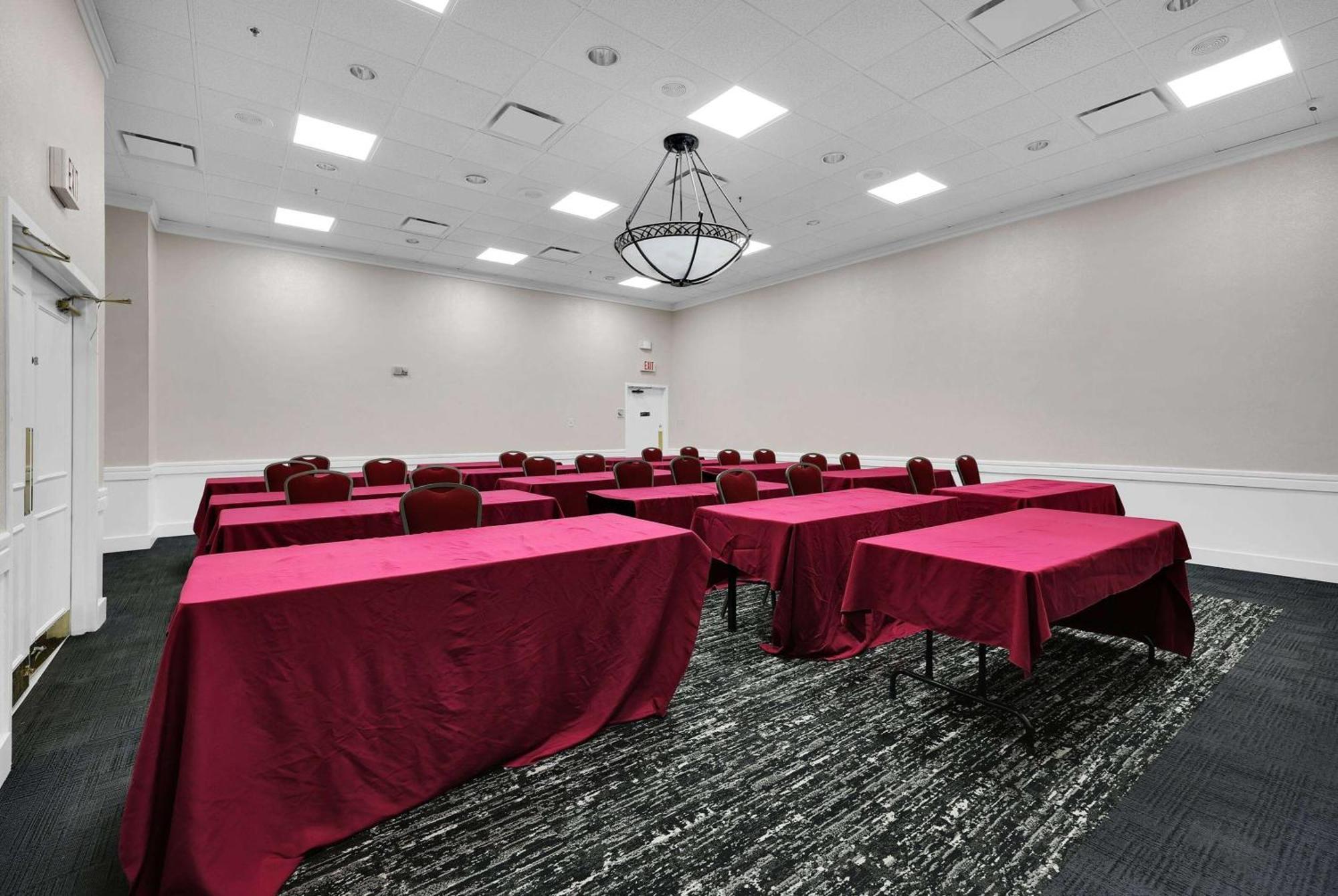 Hotel Ramada By Wyndham I-95 By Butler Blvd 3*