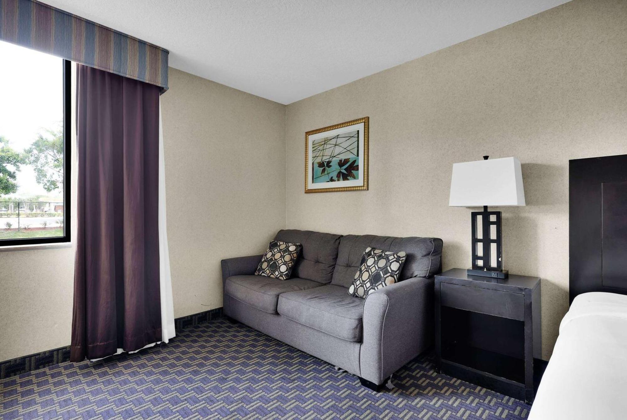 Ramada By Wyndham I-95 By Butler Blvd Jacksonville