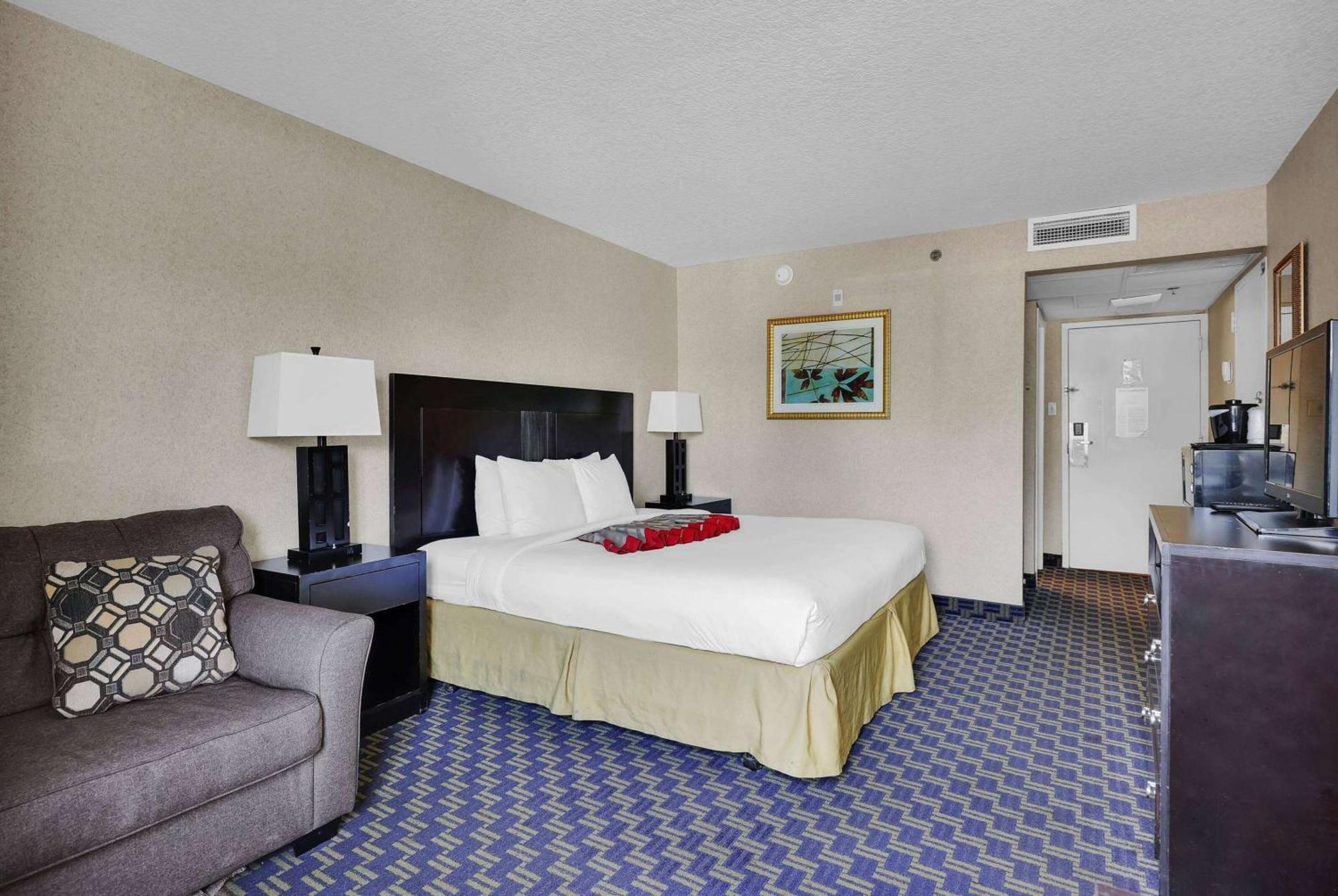 Hotel Ramada By Wyndham I-95 By Butler Blvd 3*
