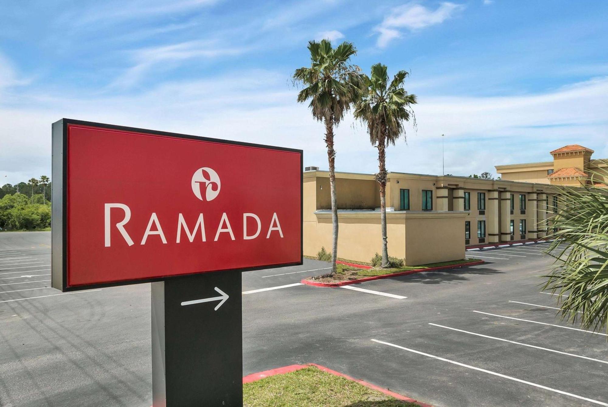 Ramada By Wyndham I-95 By Butler Blvd Hotel 3*