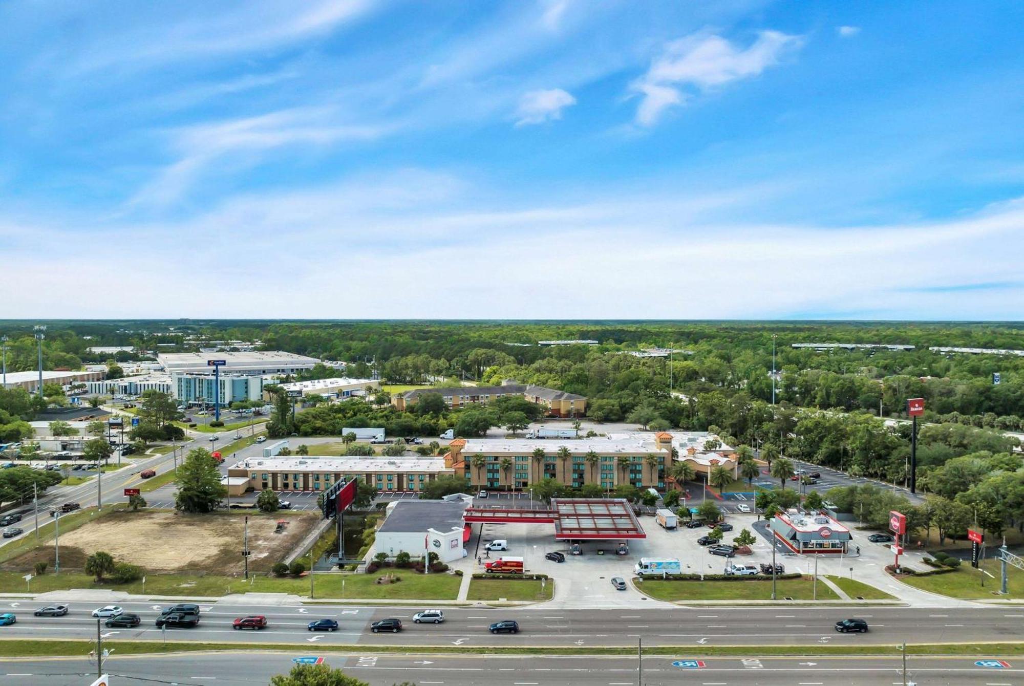 Hotel Ramada By Wyndham I-95 By Butler Blvd Jacksonville