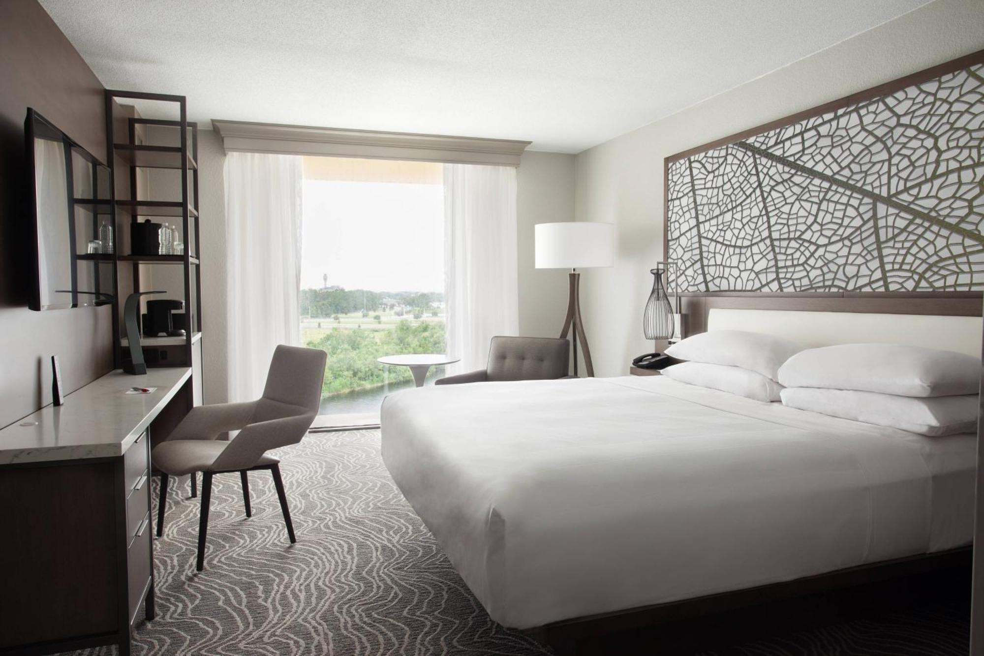 Hotel Marriott Airport Lakeside 4*