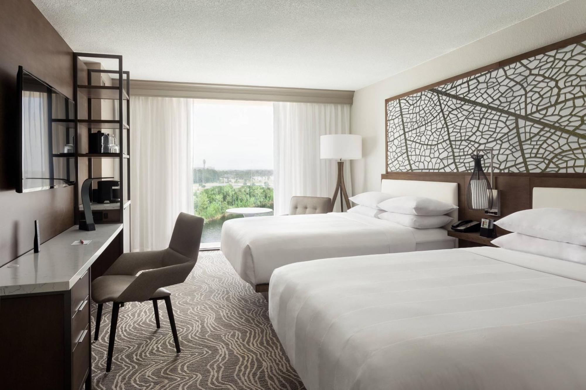 Marriott Airport Lakeside 4*