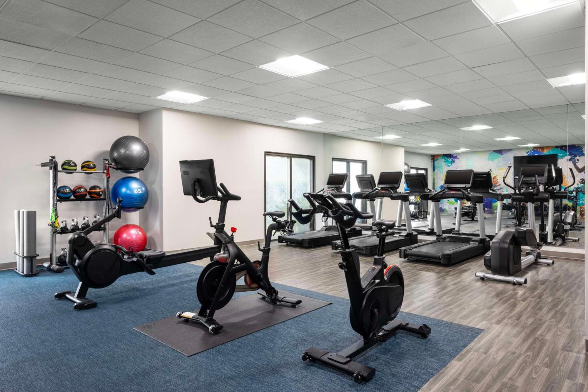 Hyatt Place Airport Hotel 3*