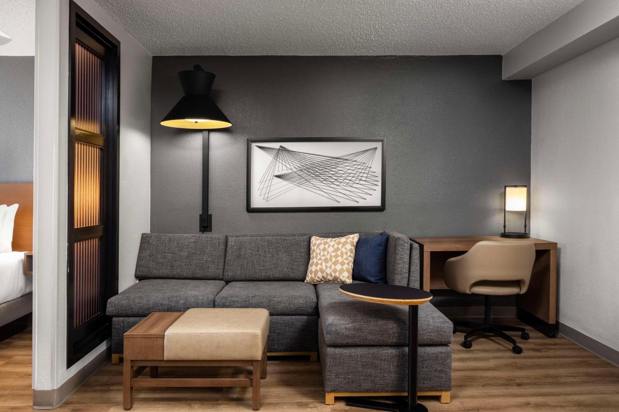 Hyatt Place Airport 3*