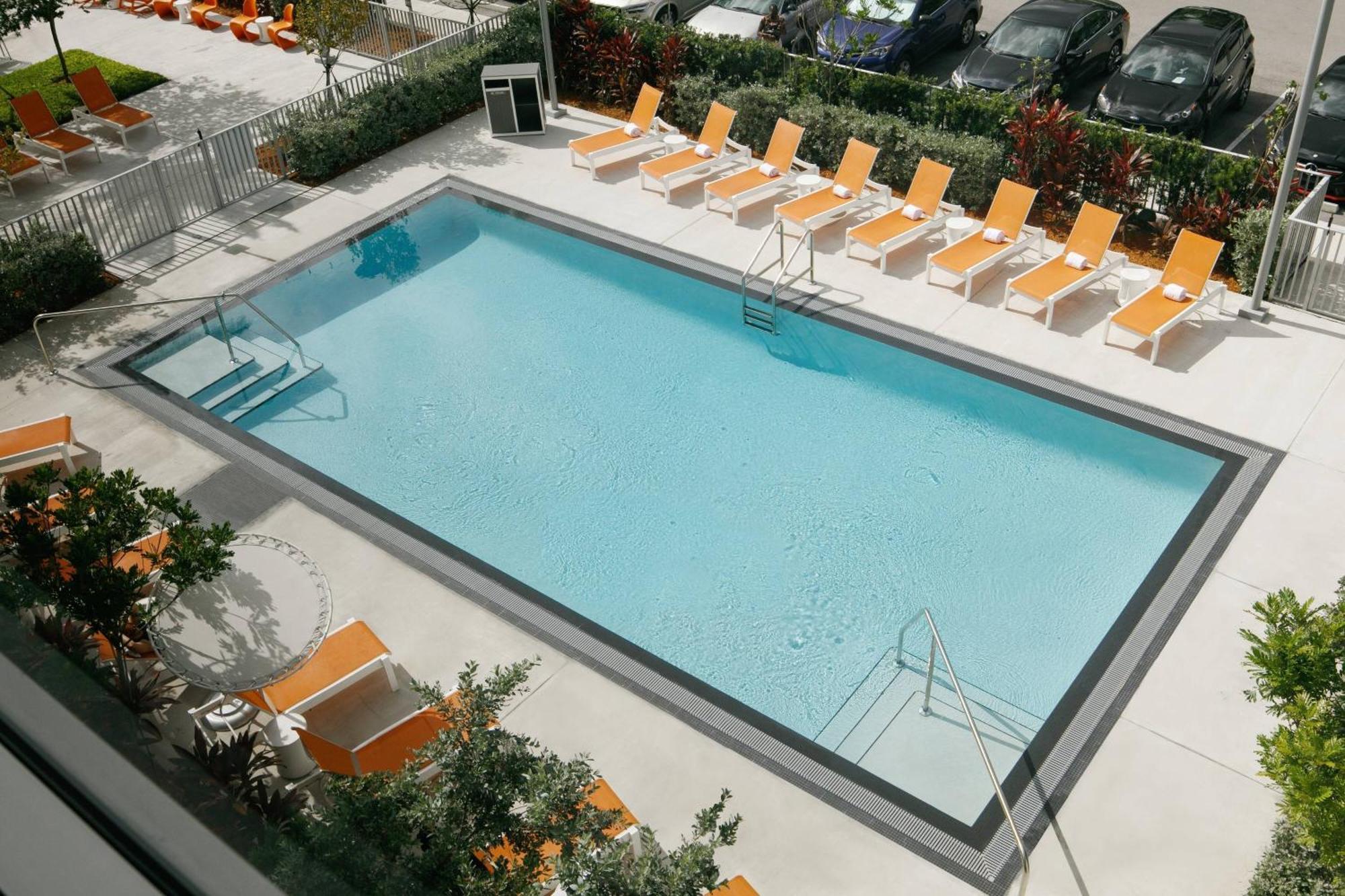 Aloft Airport Hotel 3*