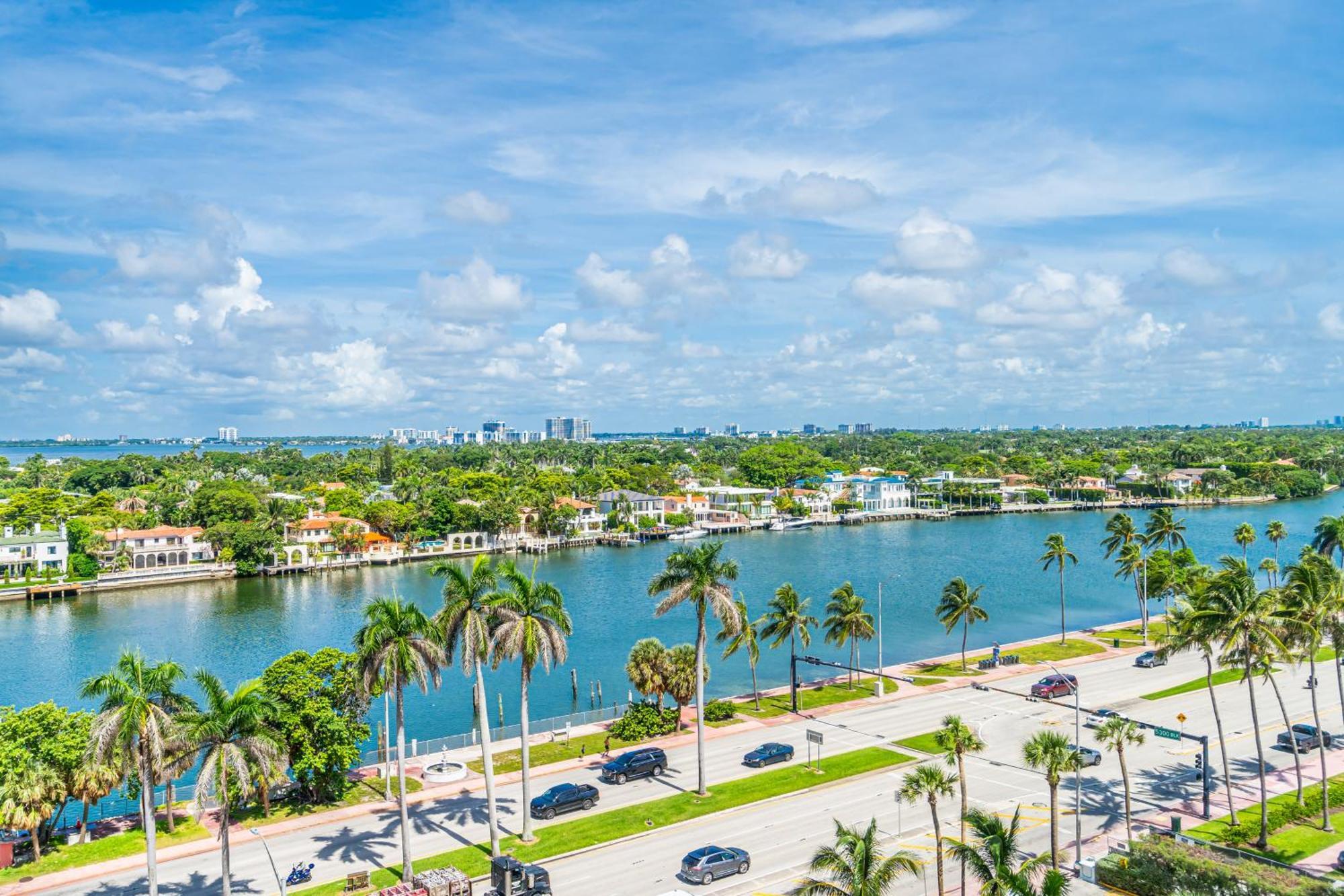 Huge Beachfront 2400sqft 5 Bedroom 5 Bathroom With Ocean View Apartment *
