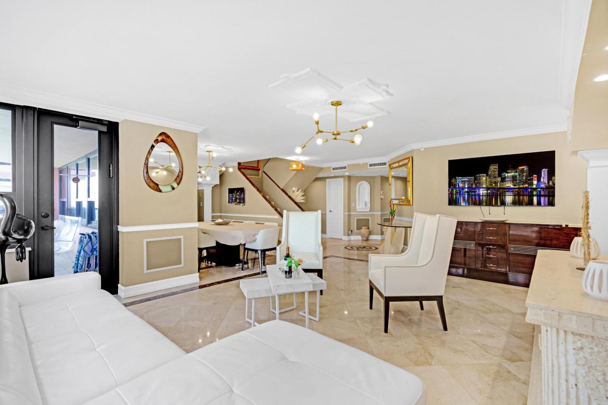 Huge Beachfront 2400sqft 5 Bedroom 5 Bathroom With Ocean View