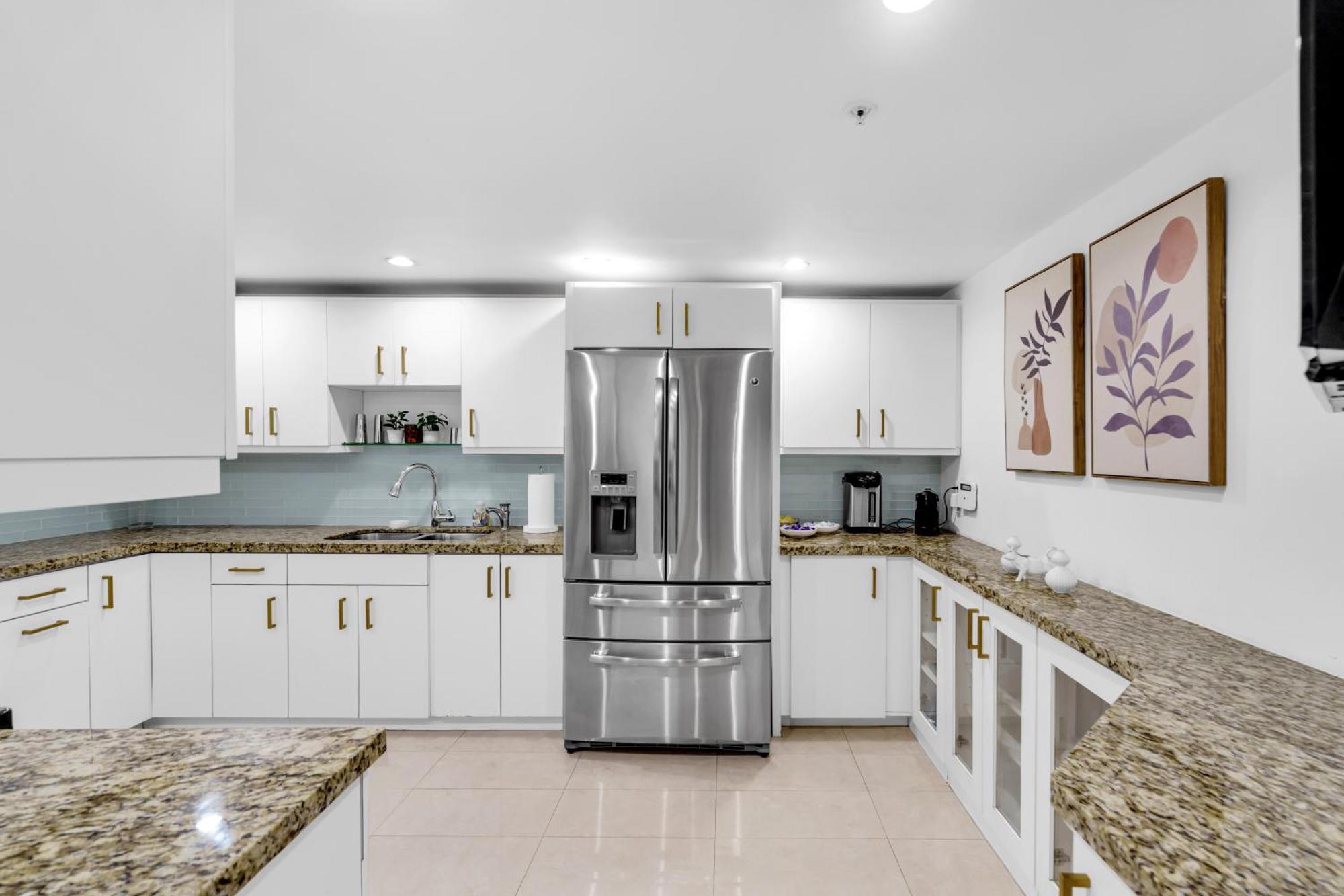 Huge Beachfront 2400sqft 5 Bedroom 5 Bathroom With Ocean View