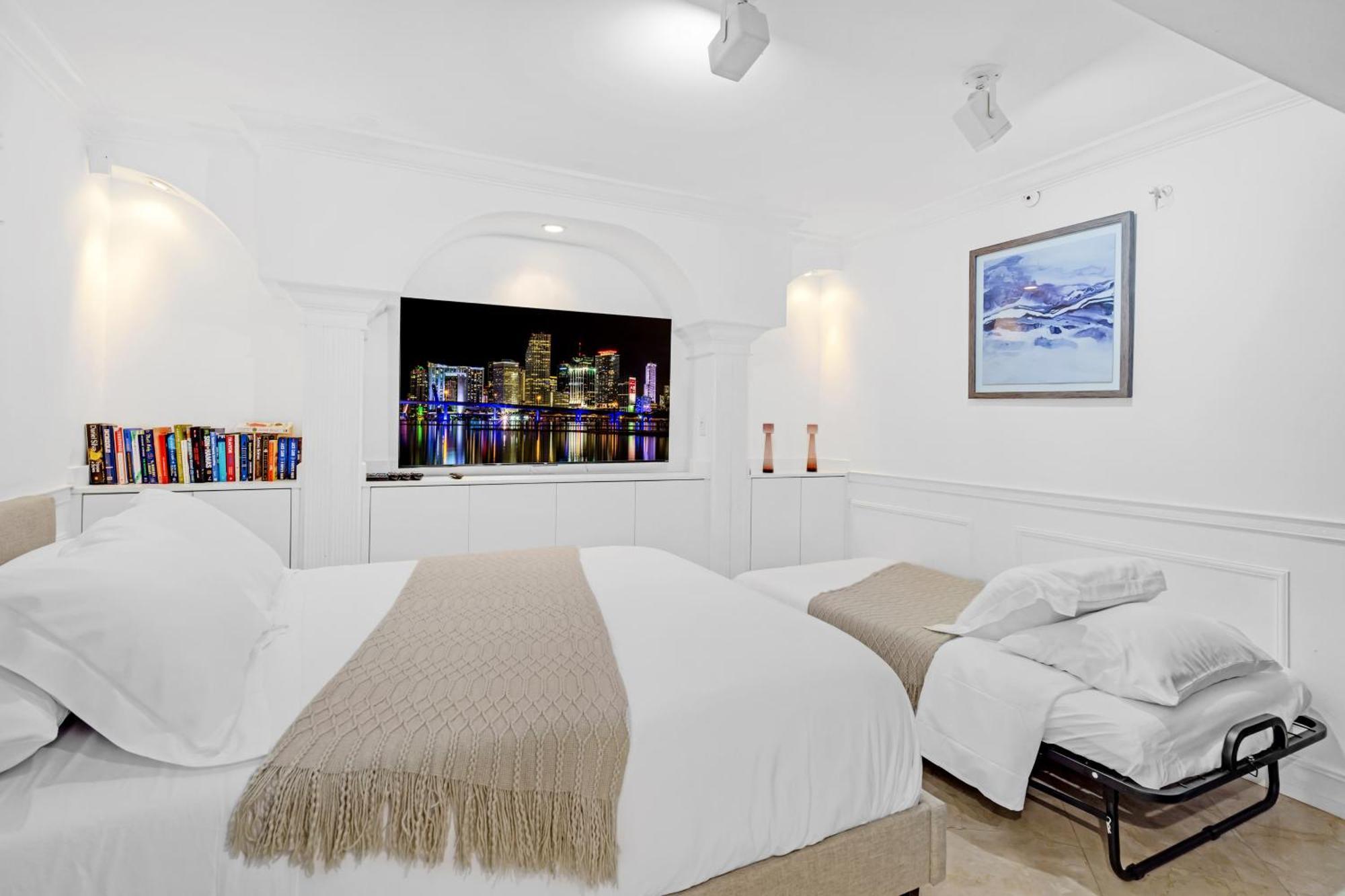 Huge Beachfront 2400sqft 5 Bedroom 5 Bathroom With Ocean View Apartment Miami Beach