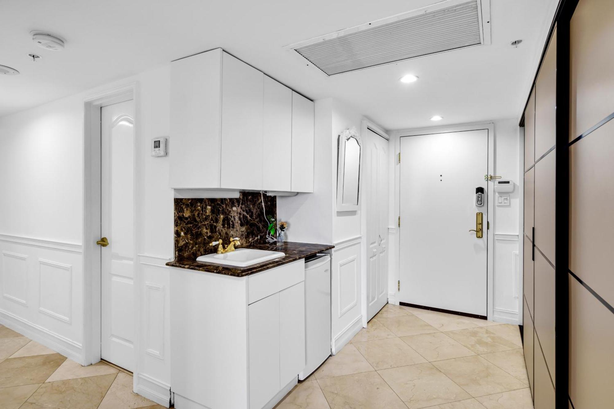 Huge Beachfront 2400sqft 5 Bedroom 5 Bathroom With Ocean View * Miami Beach