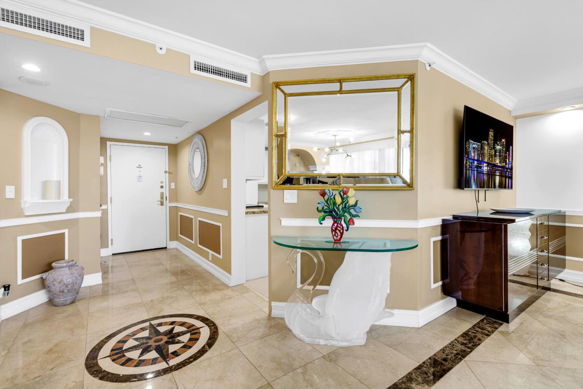 Huge Beachfront 2400sqft 5 Bedroom 5 Bathroom With Ocean View Apartment